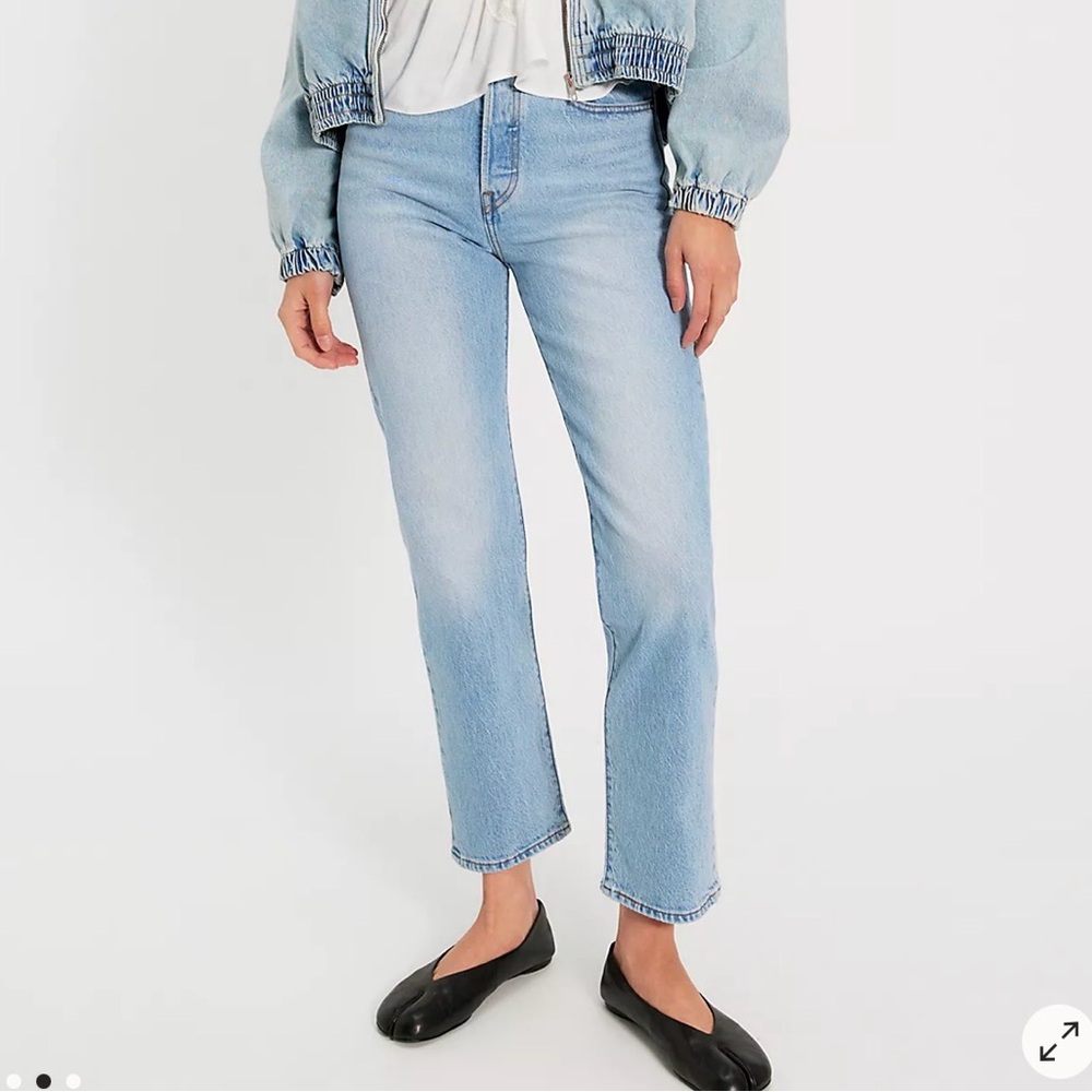 Like new Levi’s straight wedgie ankle jeans size 28